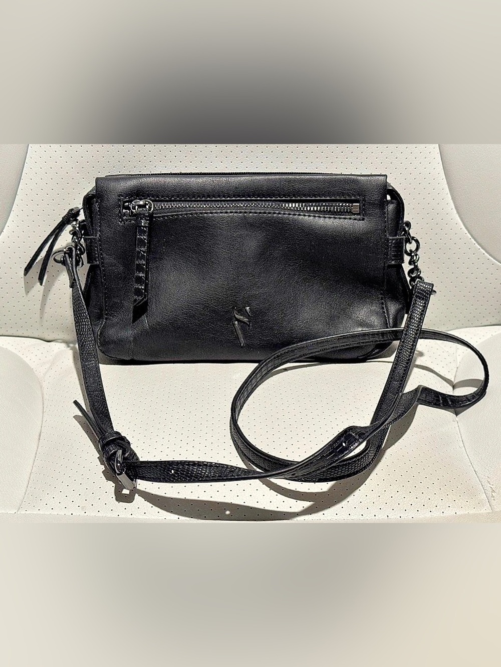 Simply Vera Wang Crossbody Bag in Black